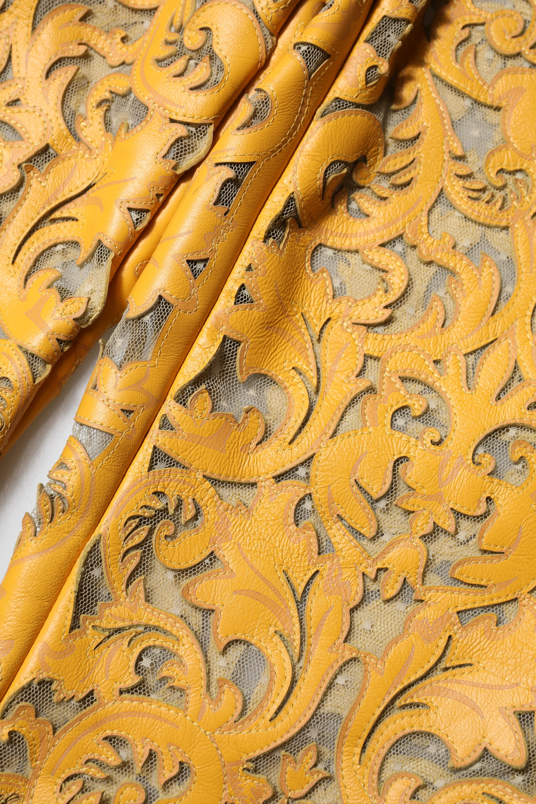 Dolce & Gabbana Yellow Floral Lace Mid Waist Capri Pants - Image 5