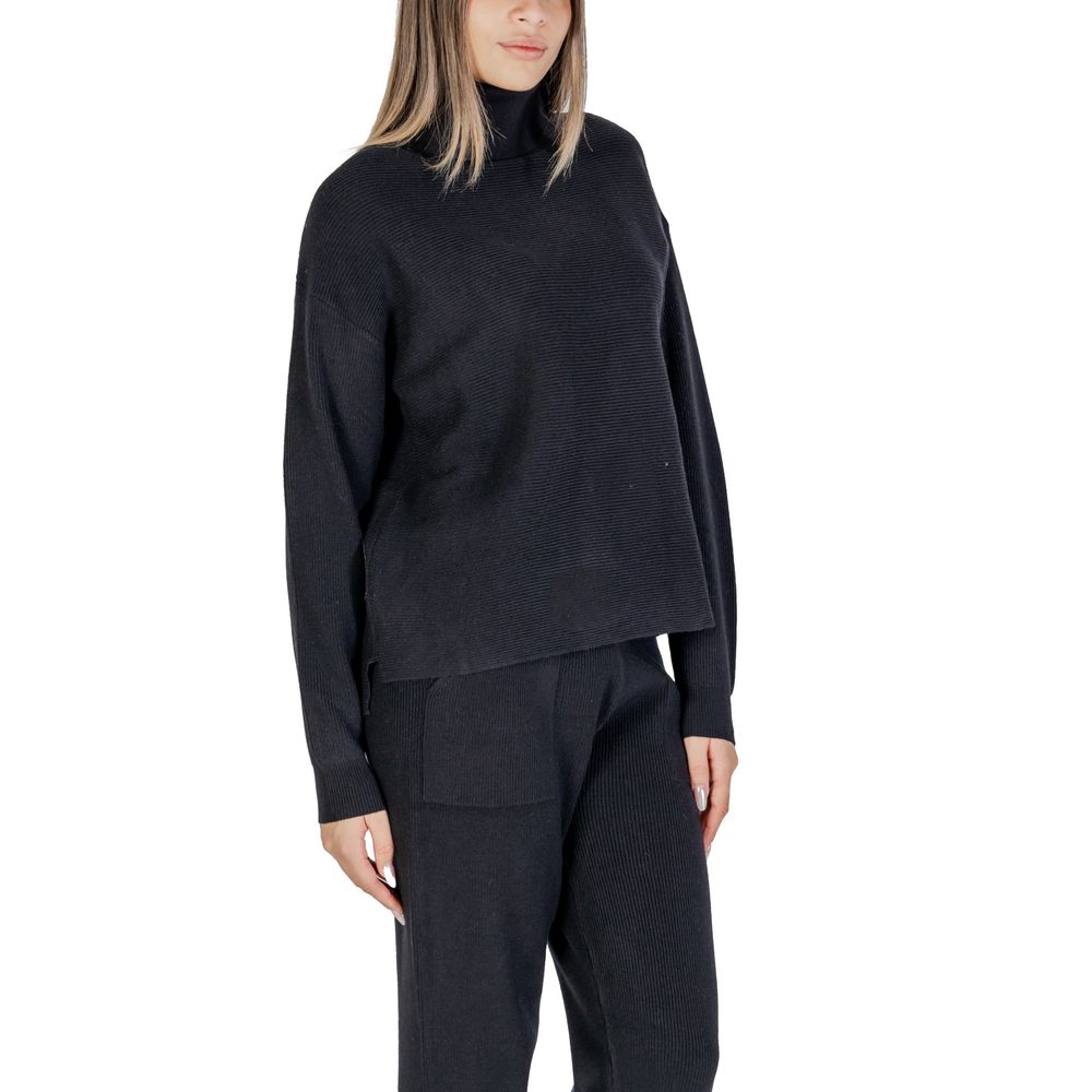 Cleré Black Viscose Turtleneck - Image 4